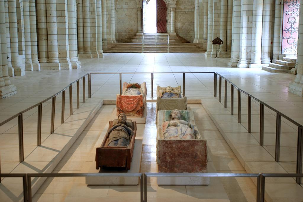 Logis Hotel La Croix Blanche Fontevraud Εξωτερικό φωτογραφία